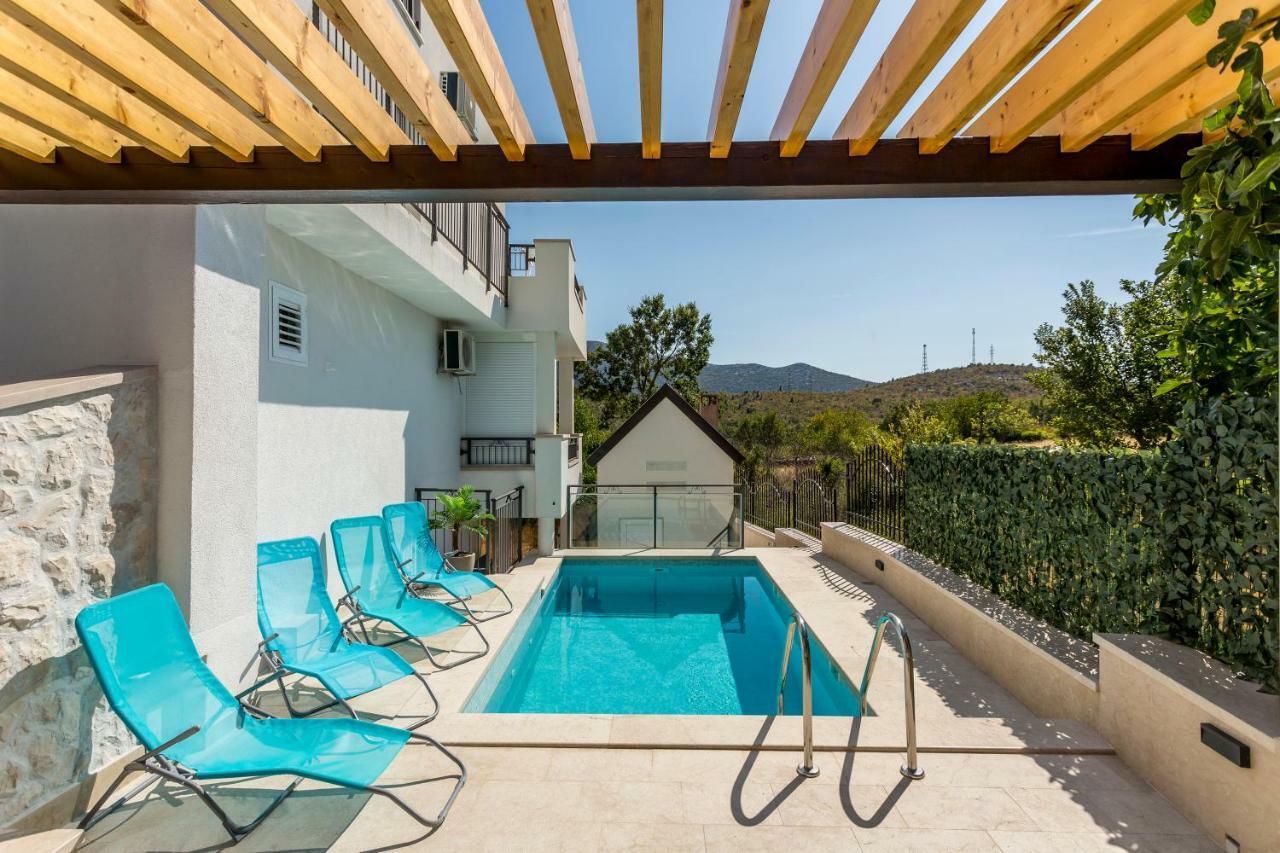 דירות Čisla House Luce With Pool מראה חיצוני תמונה