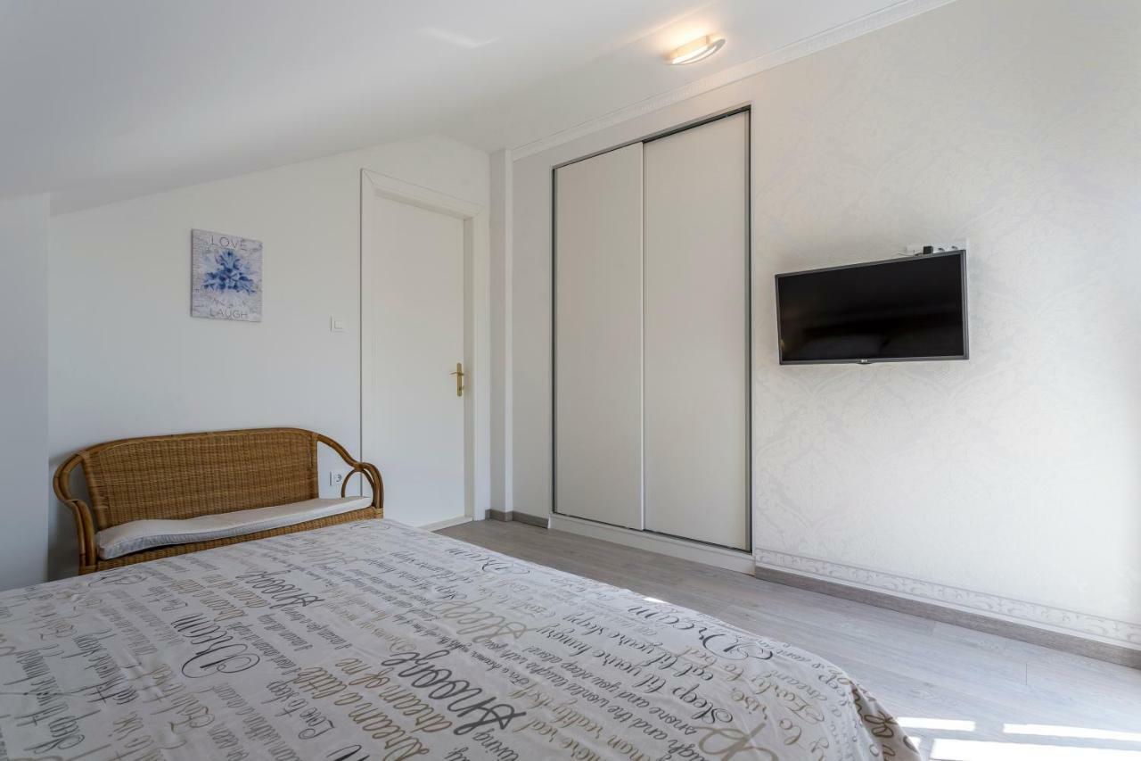 דירות Čisla House Luce With Pool מראה חיצוני תמונה