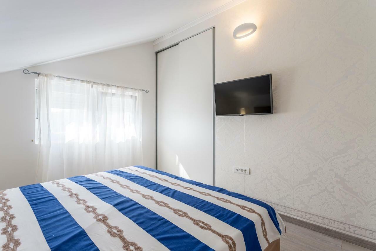 דירות Čisla House Luce With Pool מראה חיצוני תמונה