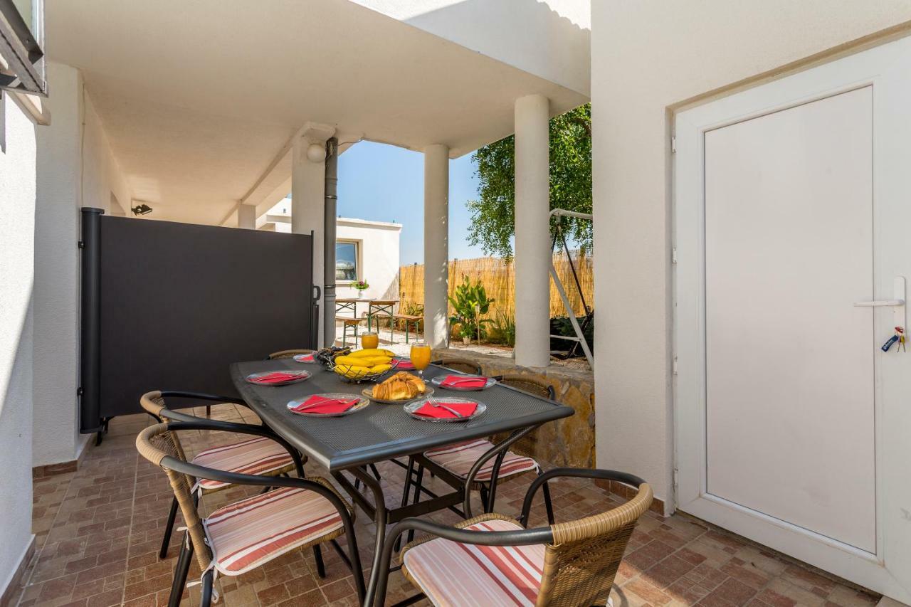 דירות Čisla House Luce With Pool מראה חיצוני תמונה