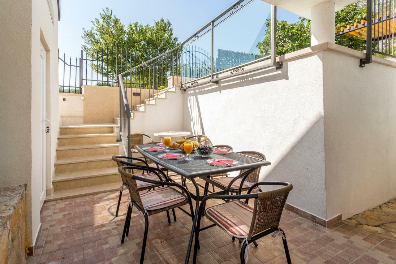 דירות Čisla House Luce With Pool מראה חיצוני תמונה