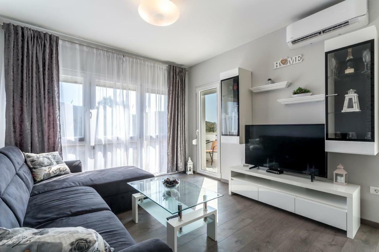 דירות Čisla House Luce With Pool מראה חיצוני תמונה